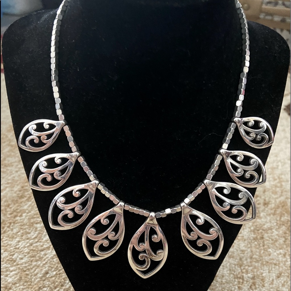 Brighton stunning necklace🌺